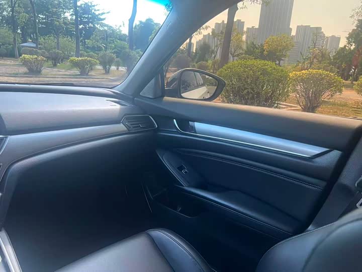 Фото 12 - Honda Accord