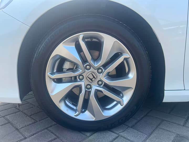 Фото 13 - Honda Accord