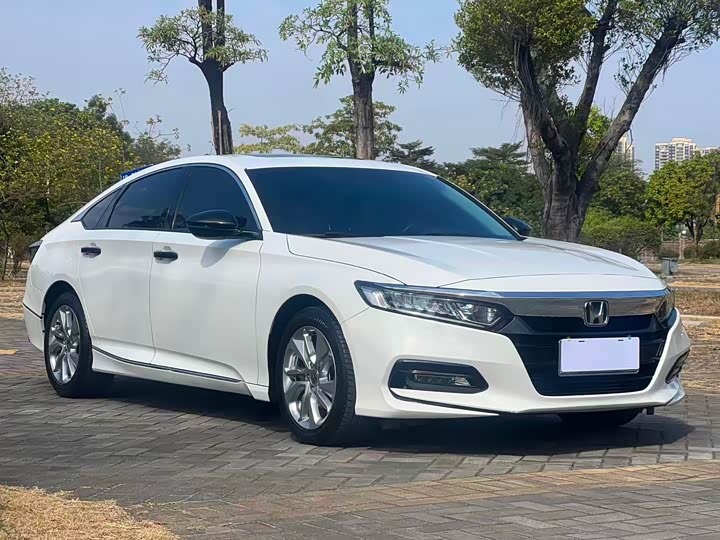 Фото 3 - Honda Accord