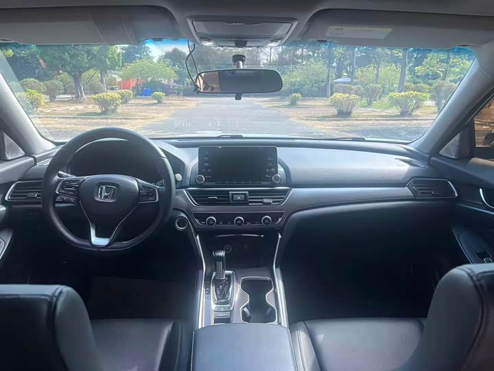 Фото 4 - Honda Accord