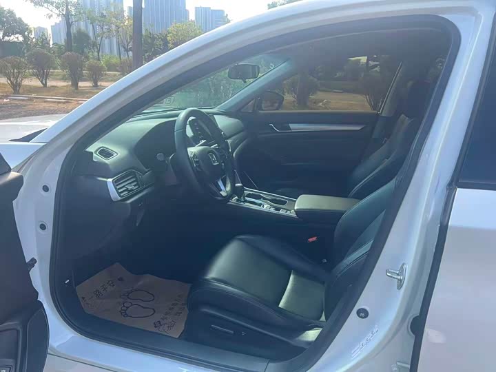 Фото 7 - Honda Accord