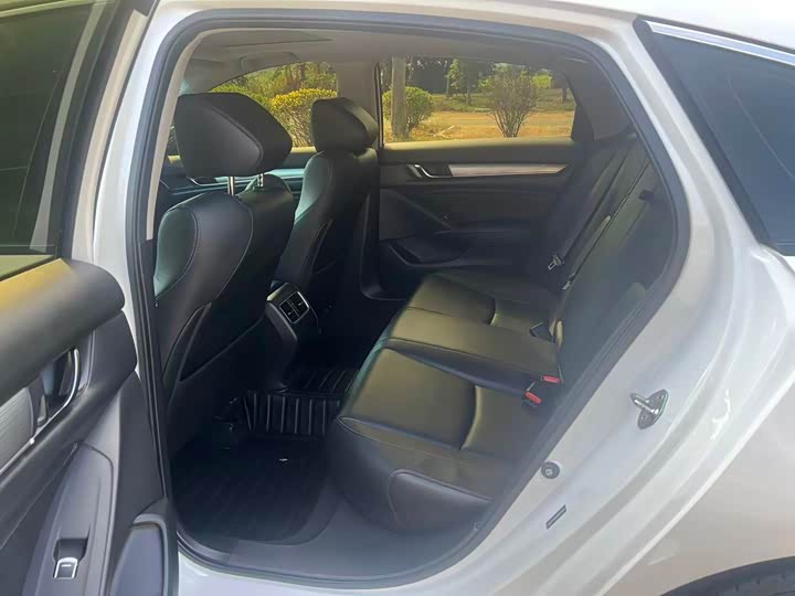 Фото 8 - Honda Accord