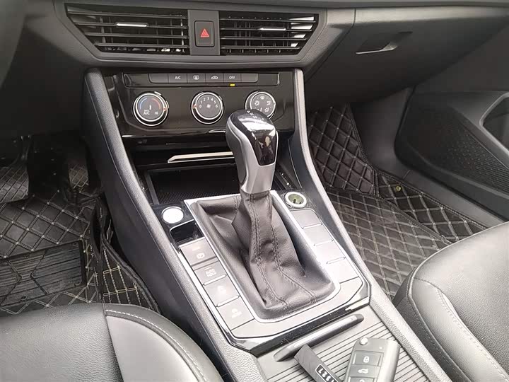 Фото 14 - Volkswagen Sagitar L