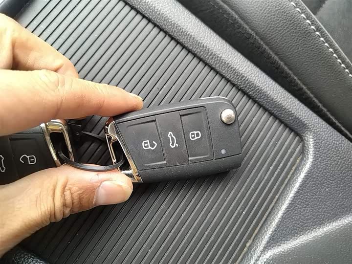 Фото 9 - Volkswagen Sagitar L