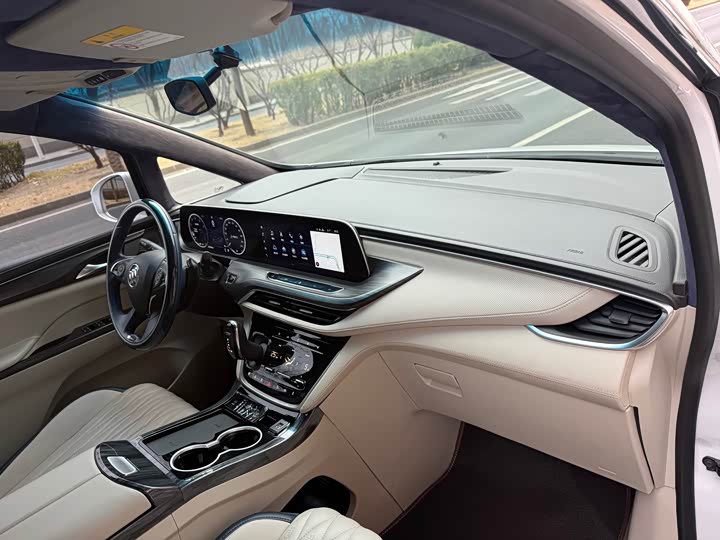 Фото 21 - Buick GL8 ES