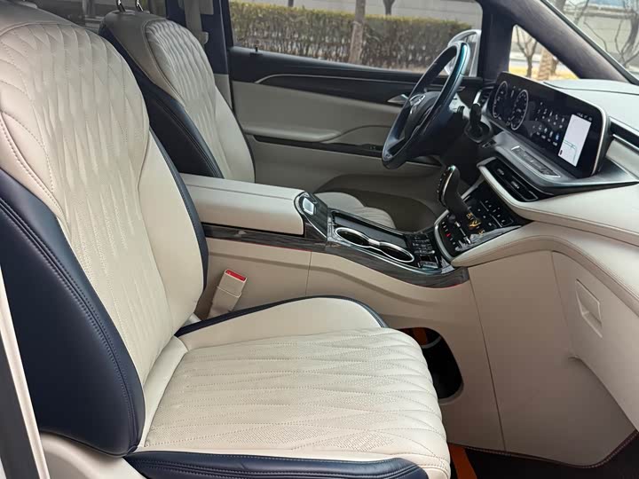 Фото 22 - Buick GL8 ES