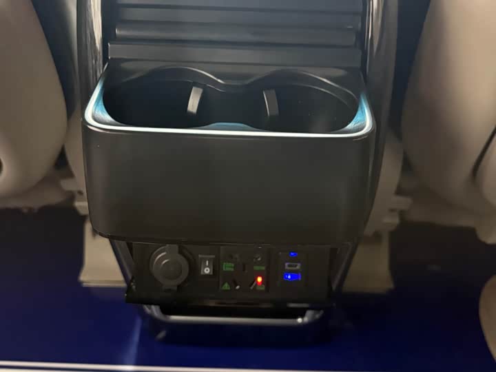 Фото 25 - Buick GL8 ES