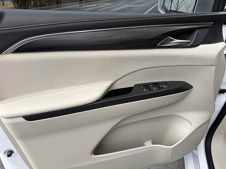 Фото 7 - Buick GL8 ES