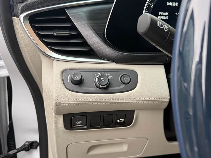 Фото 8 - Buick GL8 ES