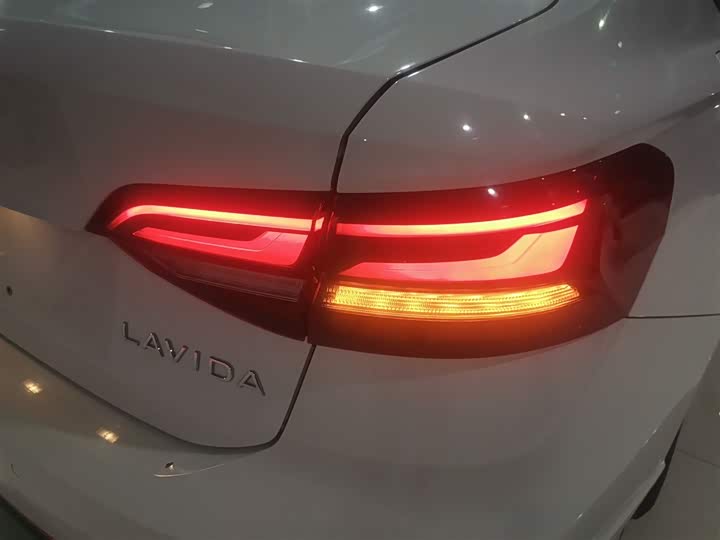 Фото 8 - Volkswagen Lavida