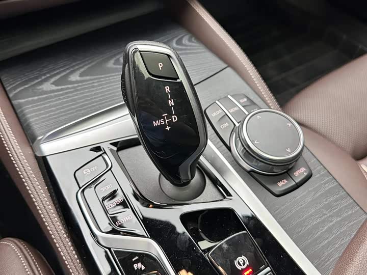 Фото 16 - BMW 5 Series