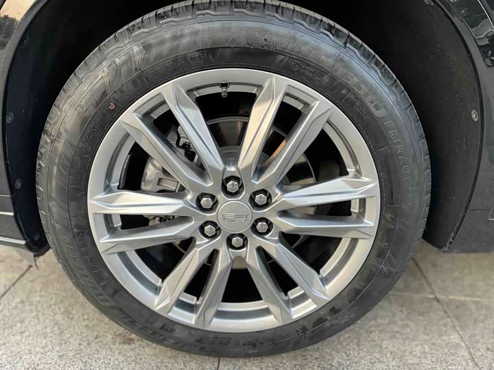 Фото 25 - Cadillac XT6