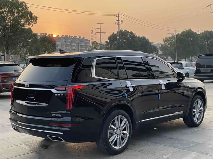 Фото 30 - Cadillac XT6