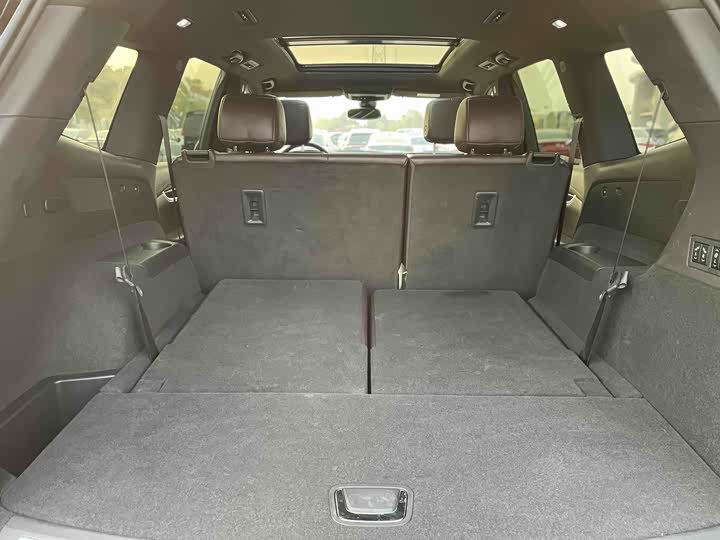 Фото 32 - Cadillac XT6