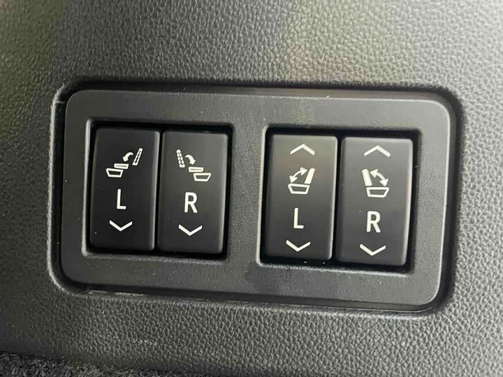 Фото 36 - Cadillac XT6