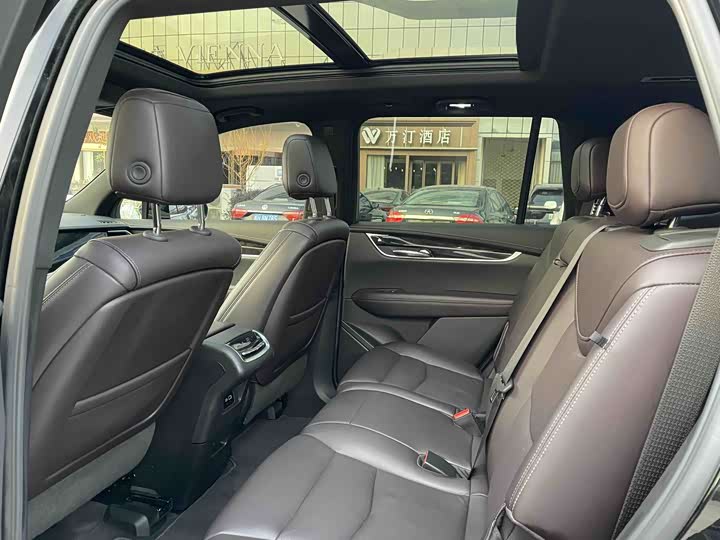 Фото 7 - Cadillac XT6