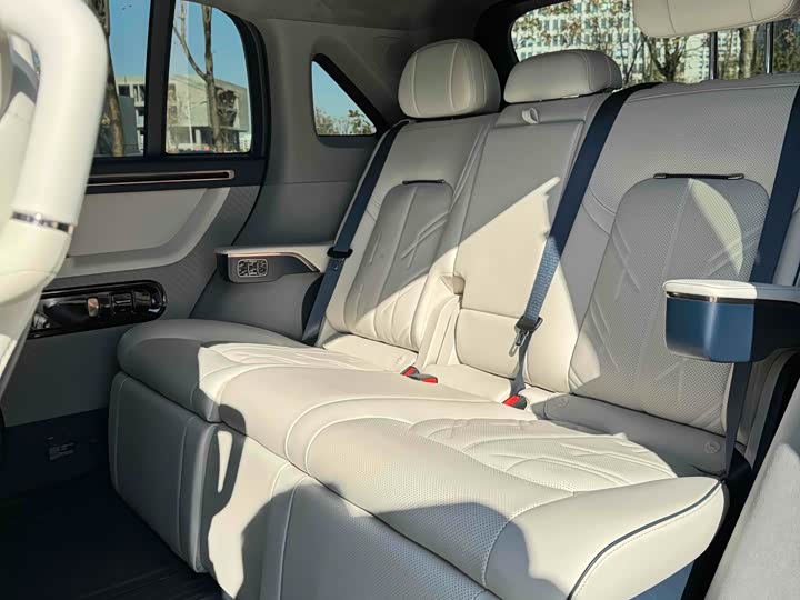 Фото 11 - Zeekr Mix