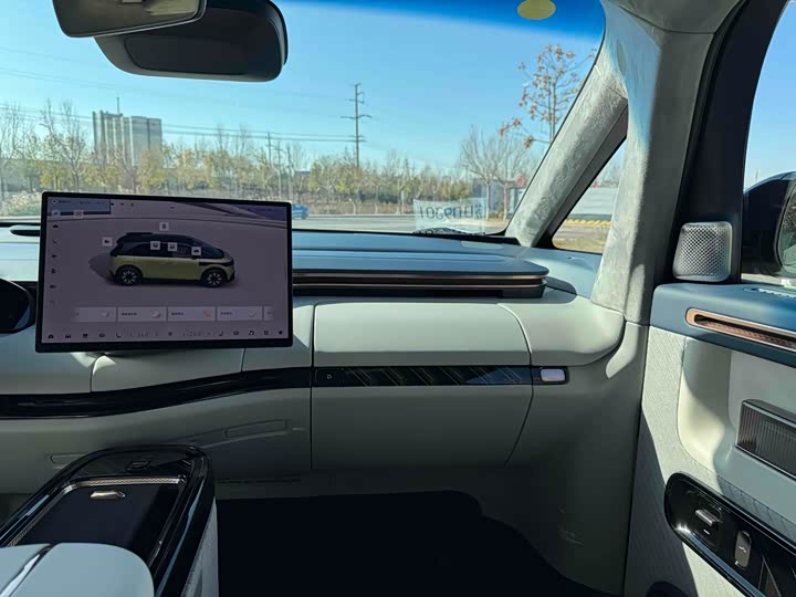 Фото 15 - Zeekr Mix