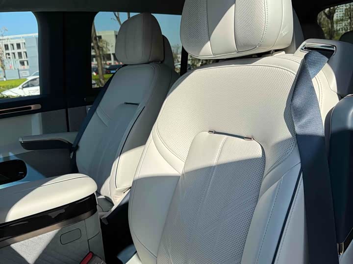 Фото 7 - Zeekr Mix