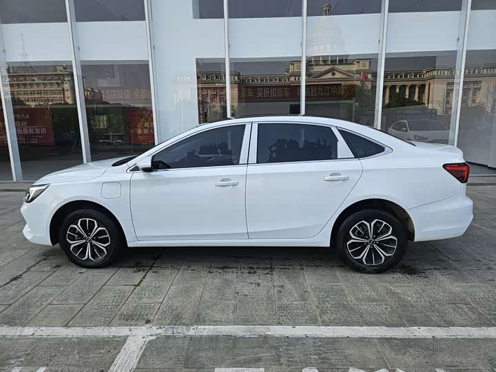 Фото 7 - Roewe i6 Max EV