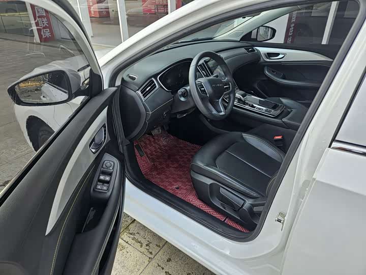 Фото 8 - Roewe i6 Max EV