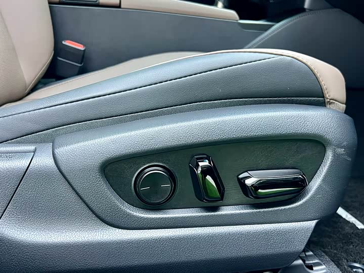 Фото 4 - Lexus ES