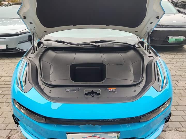 Фото 10 - Zeekr 001