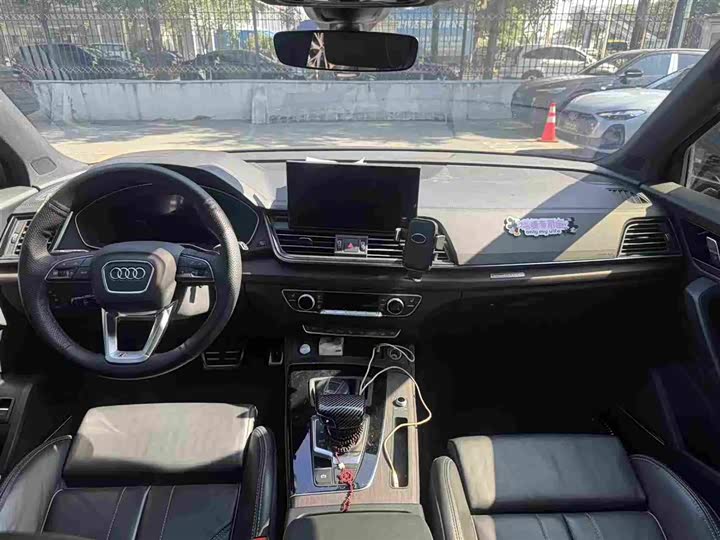 Фото 6 - Audi Q5L