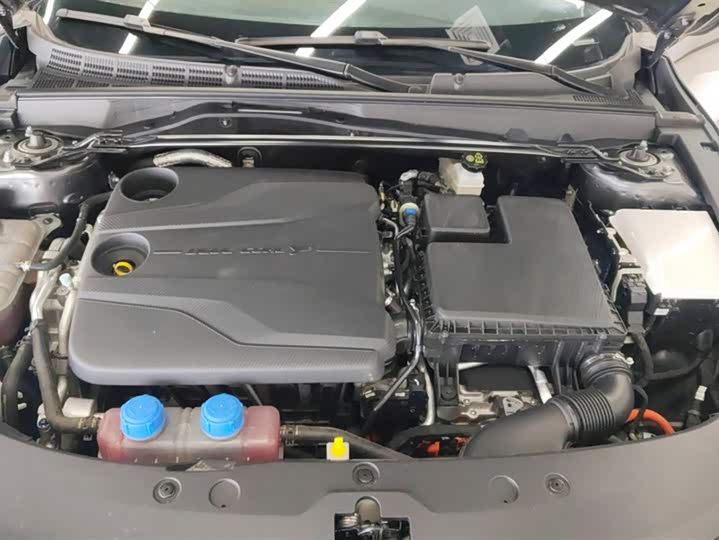 Фото 10 - Changan UNI-V Hybrid