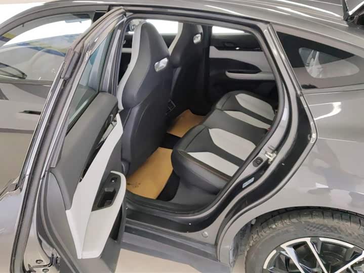 Фото 11 - Changan UNI-V Hybrid