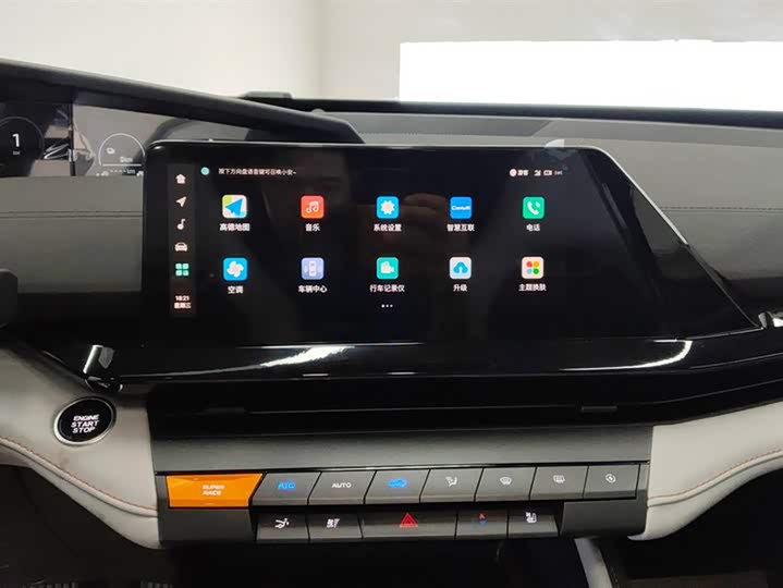 Фото 13 - Changan UNI-V Hybrid