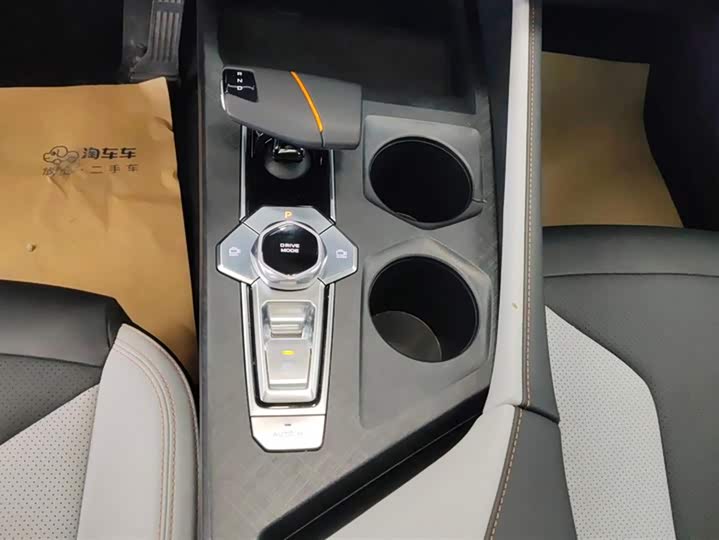 Фото 16 - Changan UNI-V Hybrid