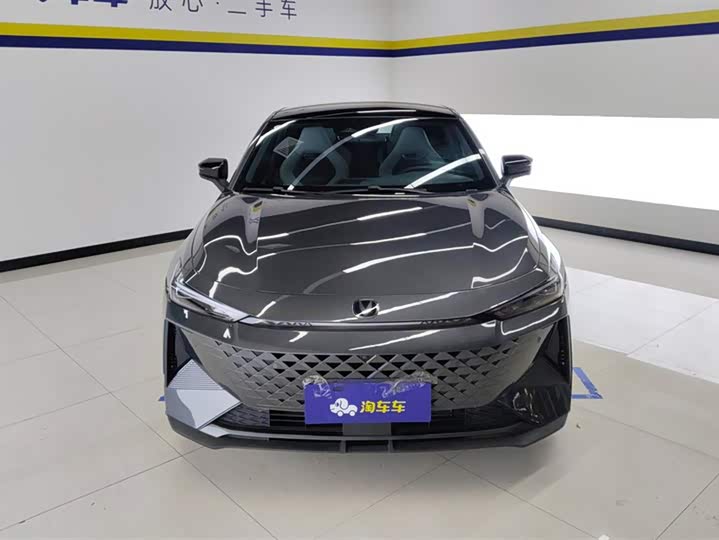 Фото 2 - Changan UNI-V Hybrid