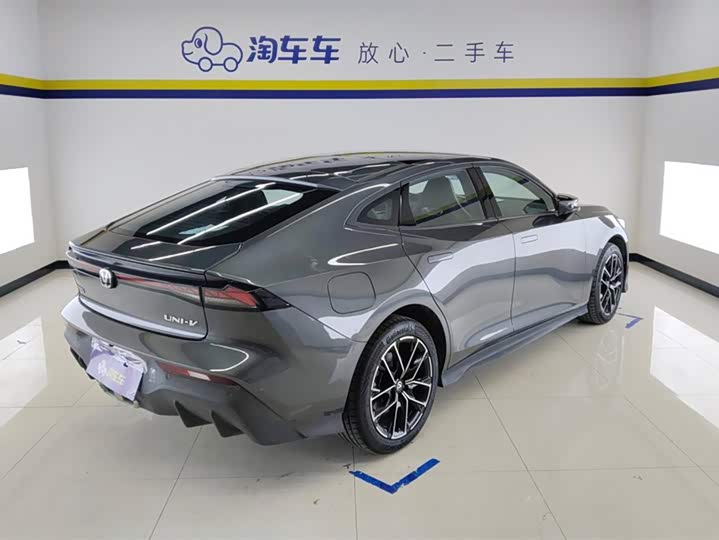 Фото 3 - Changan UNI-V Hybrid