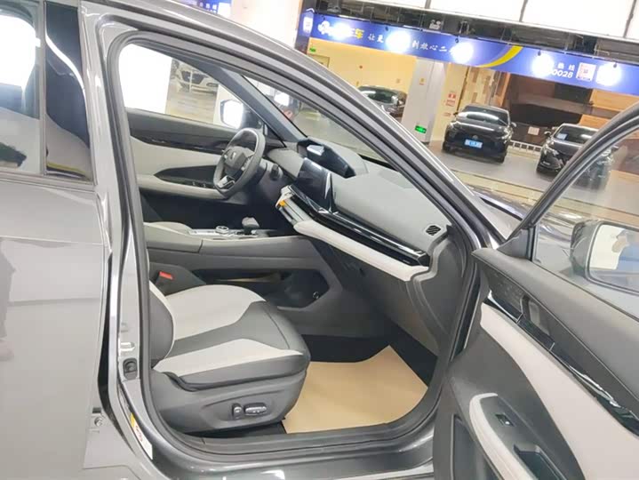 Фото 8 - Changan UNI-V Hybrid