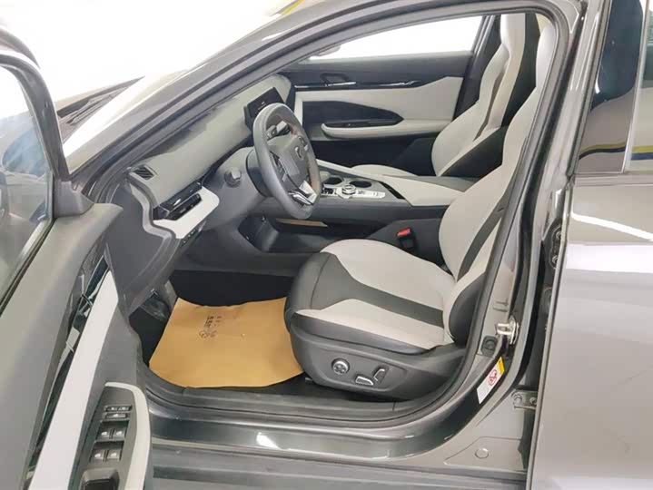 Фото 9 - Changan UNI-V Hybrid