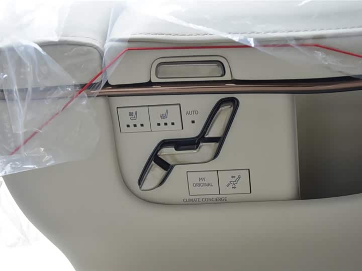 Фото 13 - Lexus LM