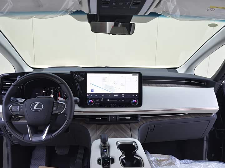 Фото 16 - Lexus LM