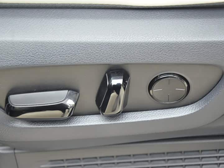 Фото 6 - Lexus LM