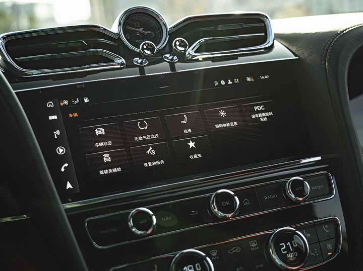 Фото 10 - Bentley Bentayga