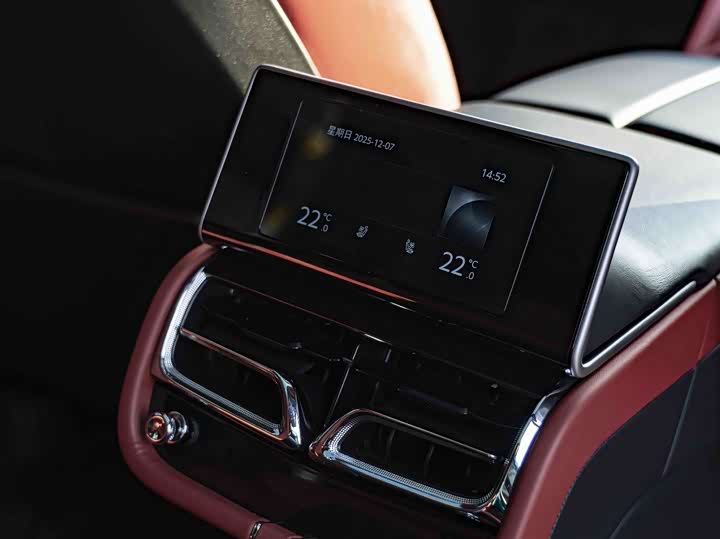 Фото 15 - Bentley Bentayga