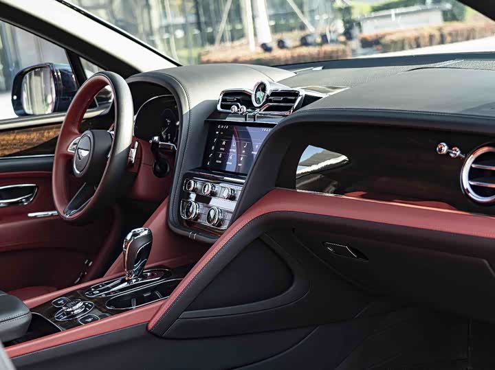 Фото 16 - Bentley Bentayga