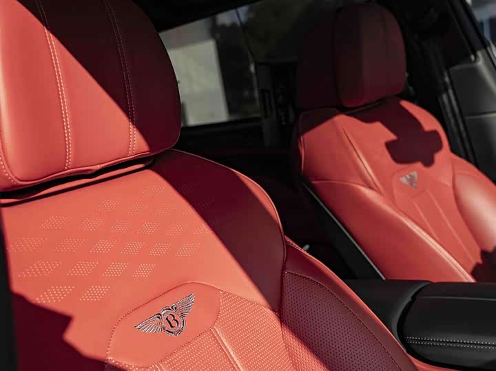 Фото 17 - Bentley Bentayga