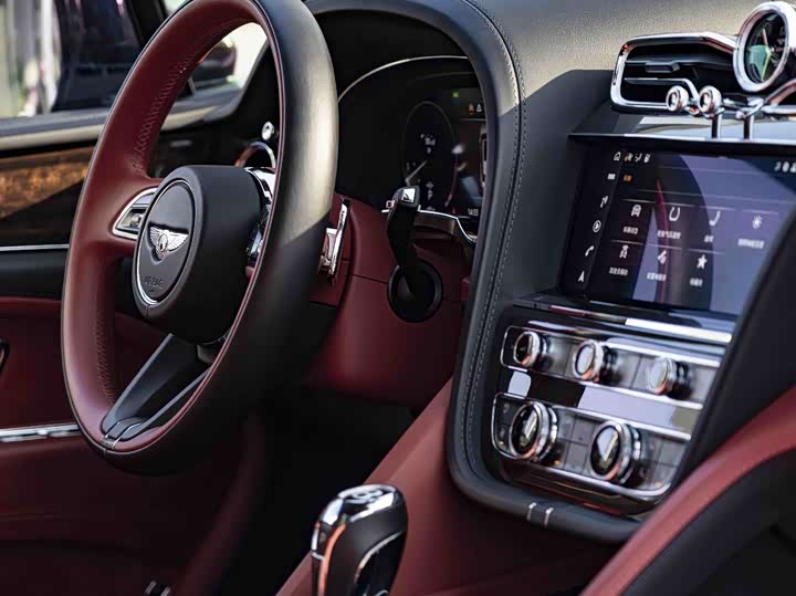 Фото 18 - Bentley Bentayga