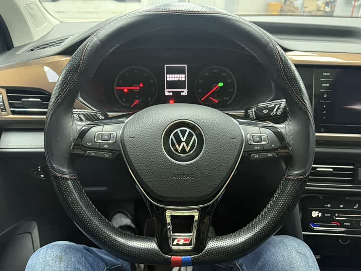 Фото 10 - Volkswagen Tharu