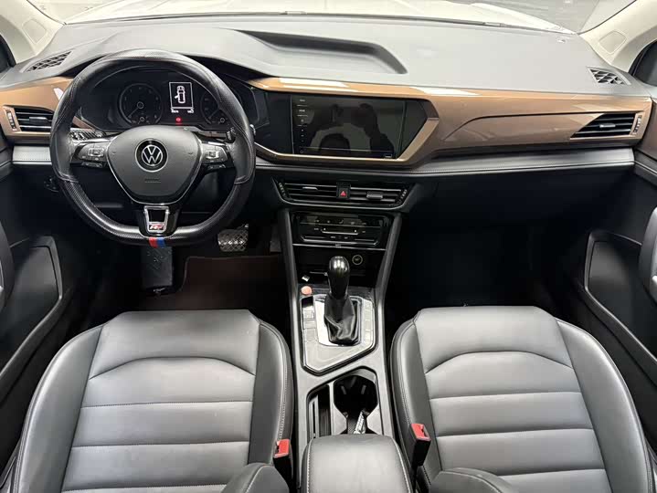 Фото 9 - Volkswagen Tharu