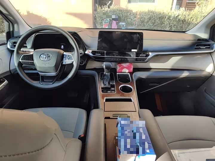 Фото 13 - Toyota Granvia