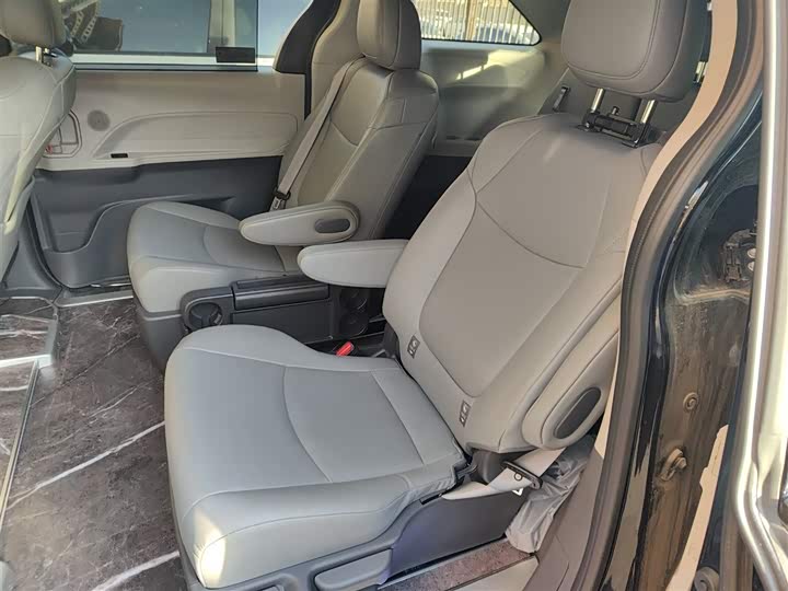 Фото 15 - Toyota Granvia