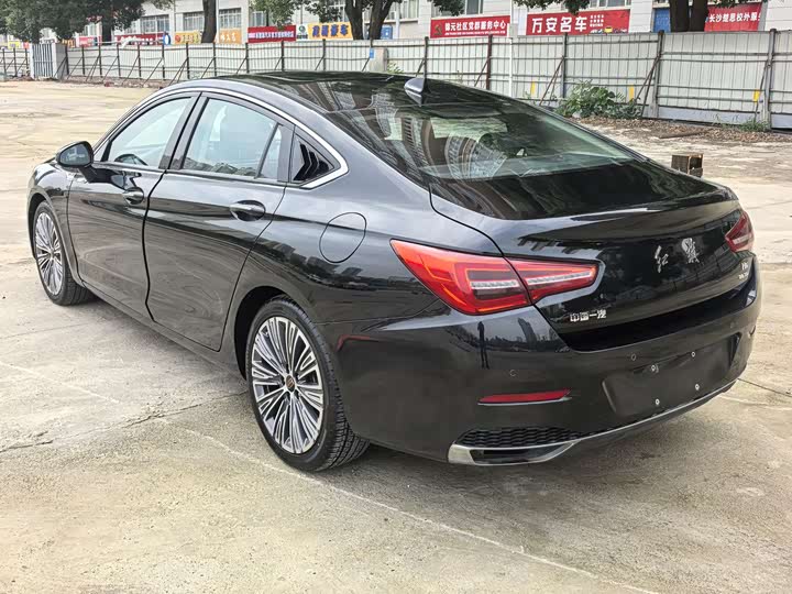 Фото 7 - Hongqi H5