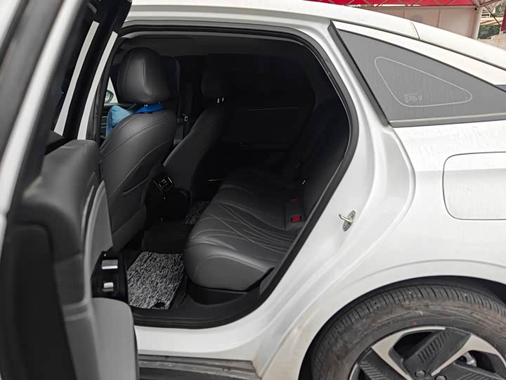 Фото 10 - Geely Galaxy L6